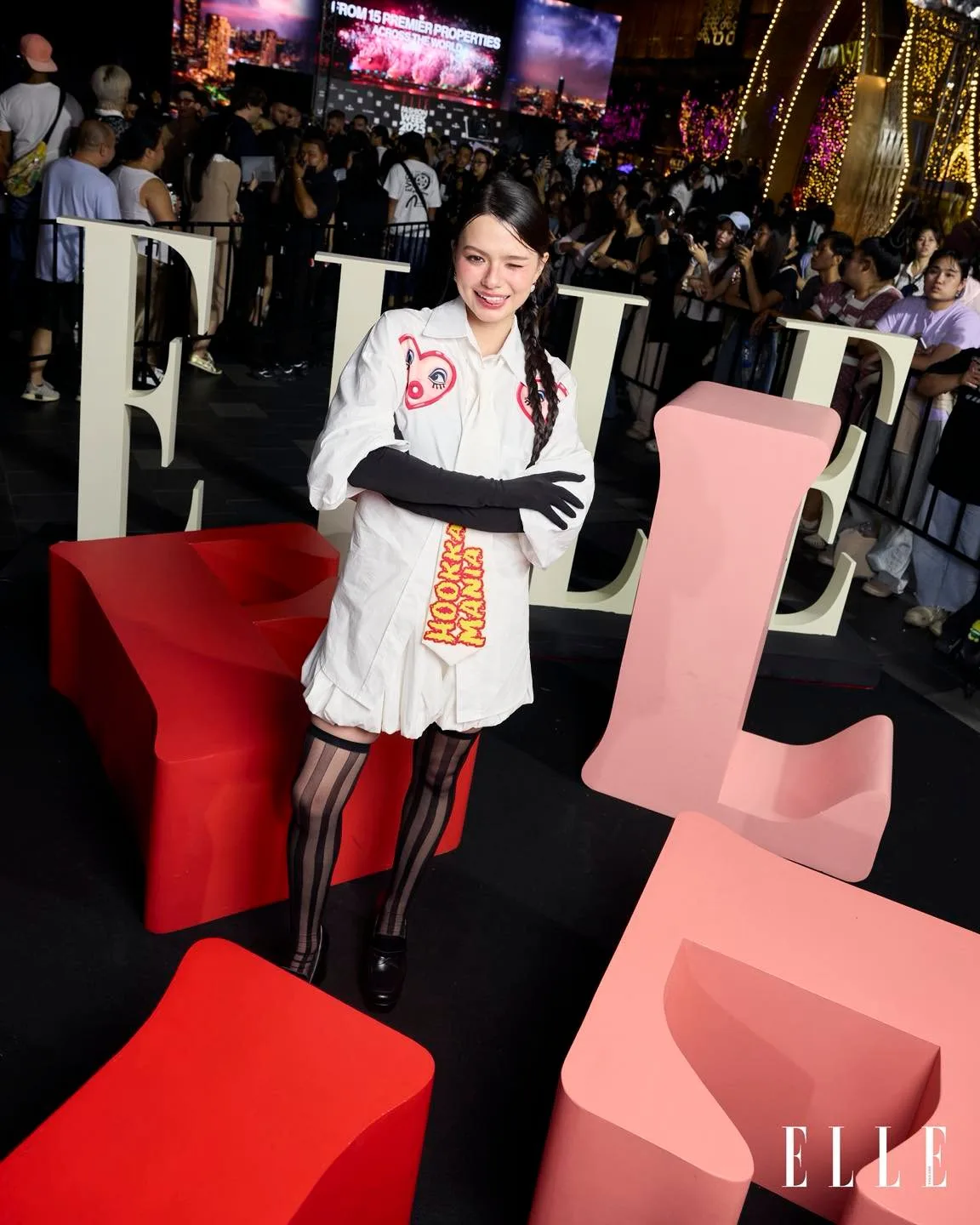 Becky diện sơ mi trắng tại ELLE Fashion Week 2025