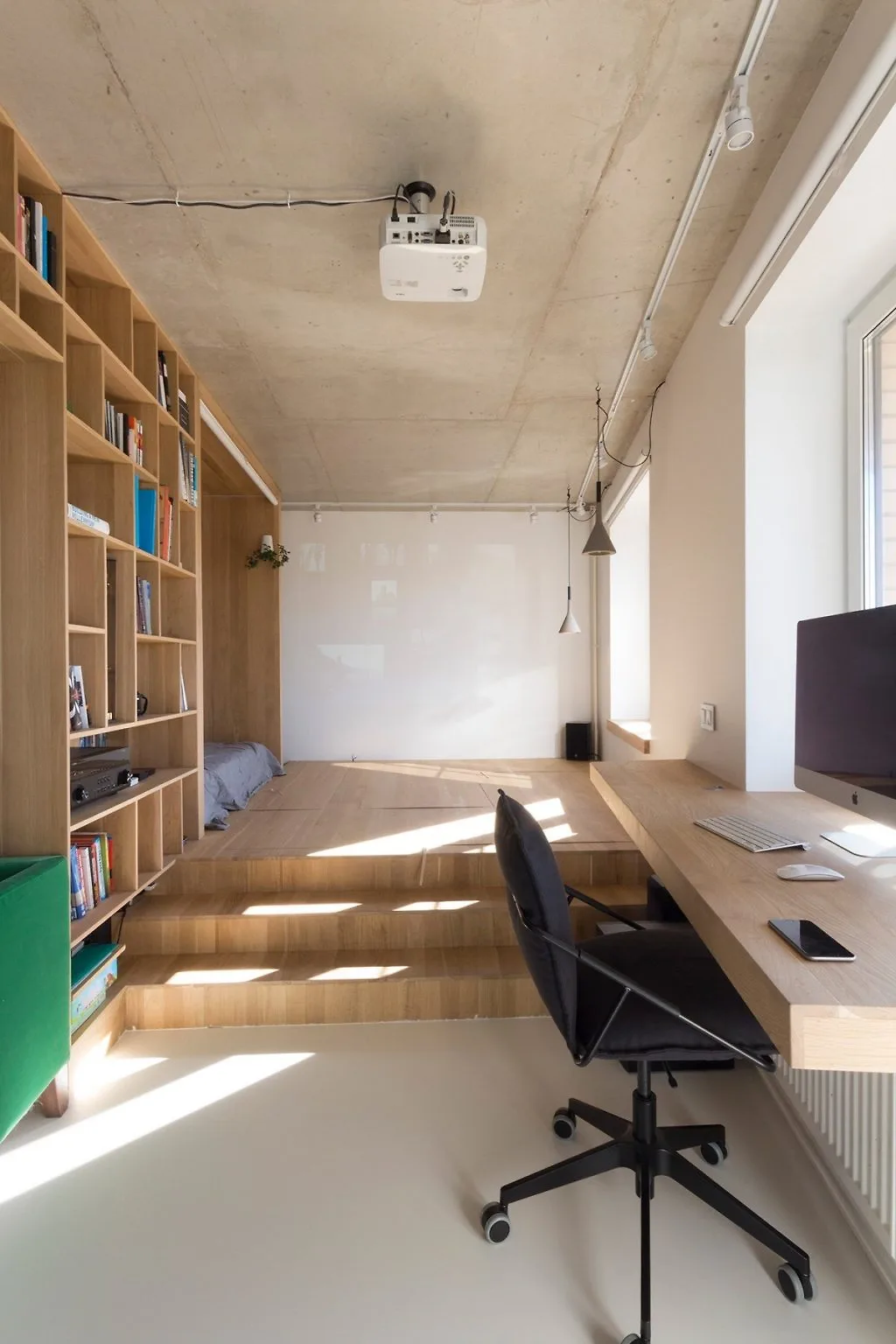 3.light-flow-in-study-area-wooden-steps-and-compartmentalised-bookcase
