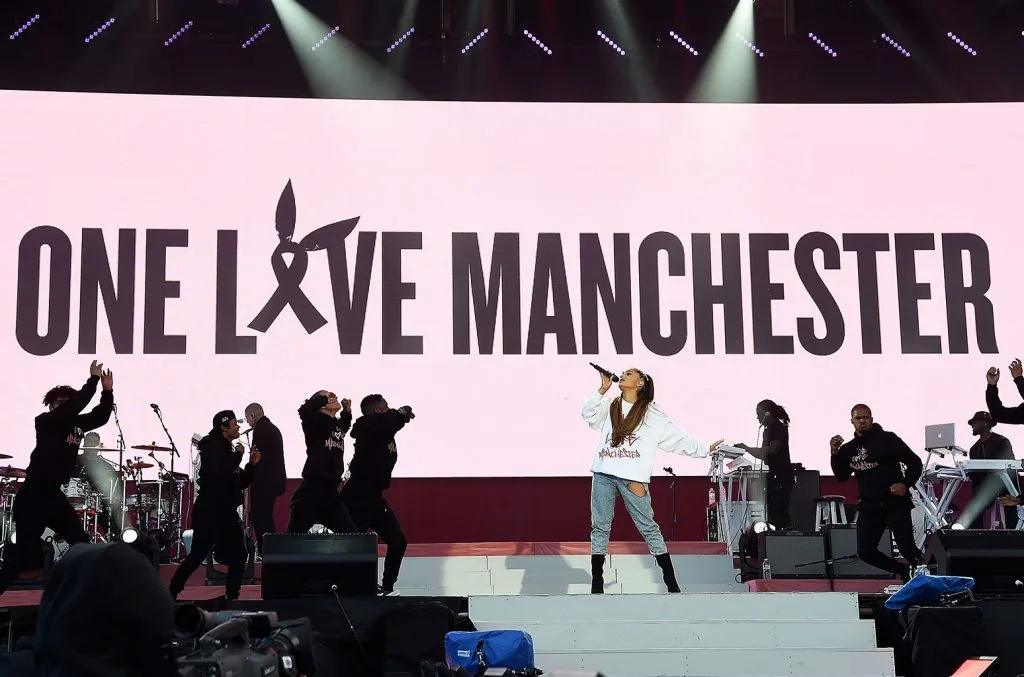 Ariana Grande trở lại với concert One Love Manchester
