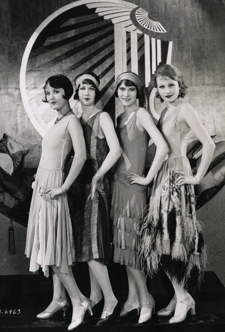 4 Flappers standing next to eachother in black and white