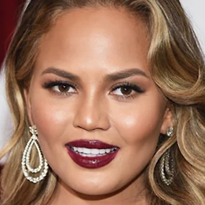 3 bí quyết làm đẹp của Chrissy Teigen