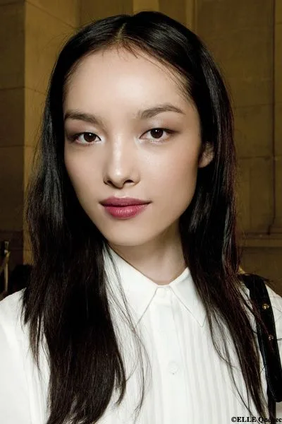 Highlight phần khóe mắt và mi dưới cách trang điểm mắt một mí