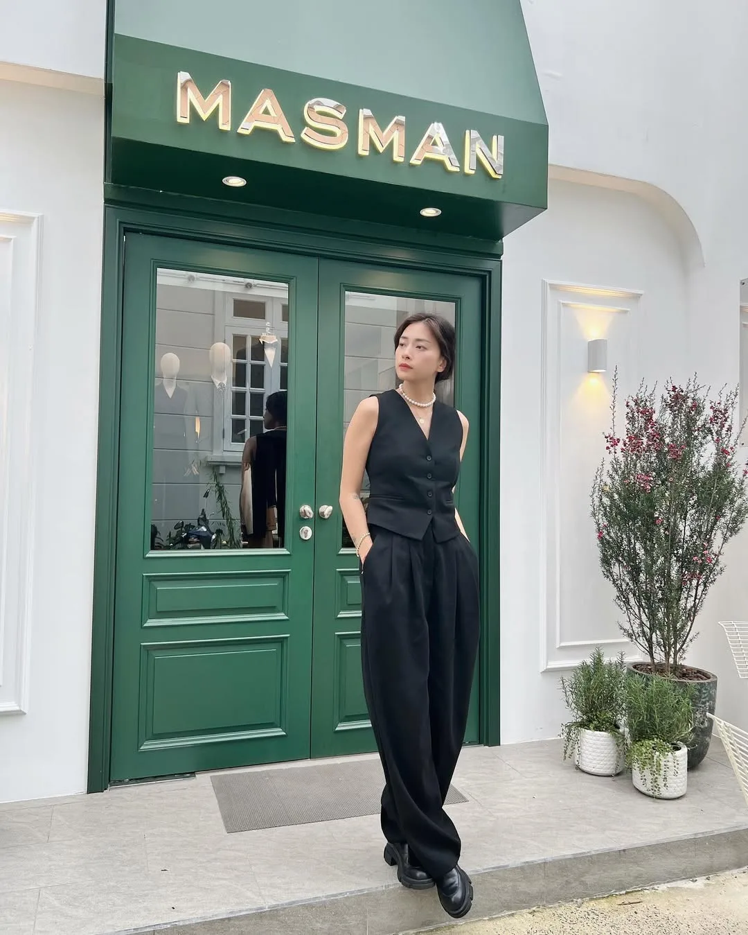 ngô thanh vân mặc suit