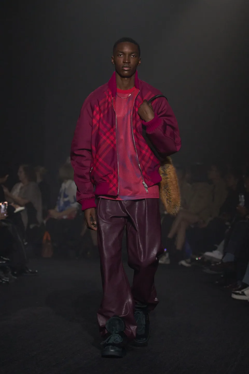 00012-burberry-fall-2023-ready-to-wear-credit-gorunway