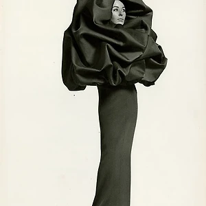 Ellewiki: Cristóbal Balenciaga và sự nghiệp Haute Couture