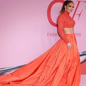 Jennifer Lopez nhận giải biểu tượng thời trang tại lễ trao giải cfda 2019
