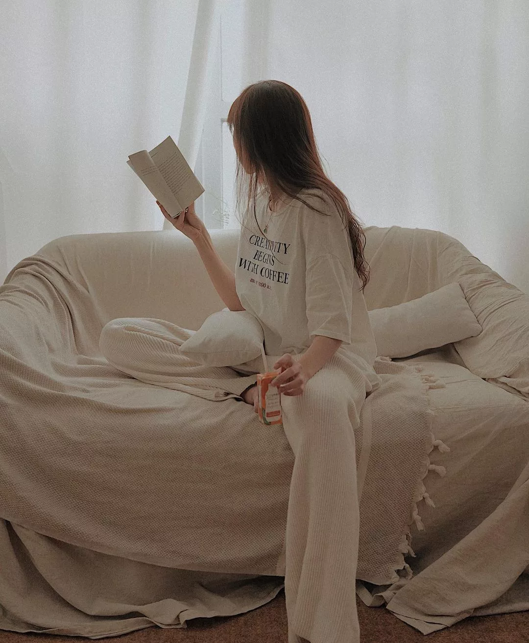 áo thun đơn giản và quần cotton