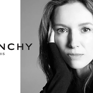 NTK Clare Waight Keller cách tân dấu ấn cổ điển của thương hiệu Givenchy