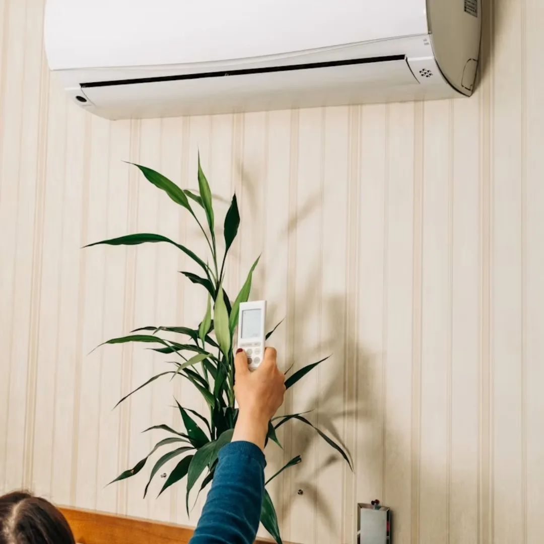 Môi trường khô từ điều hòa có thể khiến cổ họng tổn thương