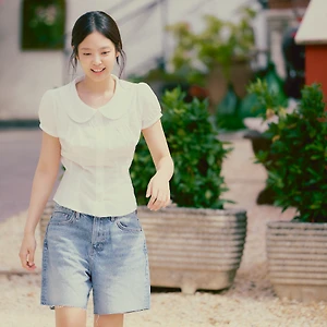 Những bản phối “cottagecore” của Jennie (BLACKPINK) trong “My Name Is Gabriel”