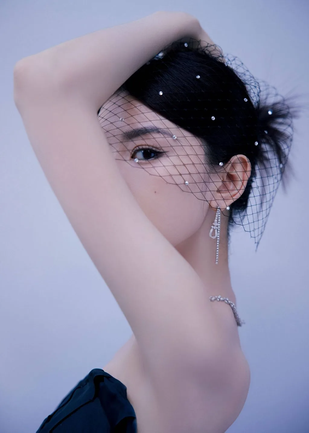 Mao Hiểu Đồng nổi bật với phong cách trang điểm hơi hướng Hồng Kông quyến rũ Mao Hiểu Đồng nổi bật với phong cách trang điểm hơi hướng Hồng Kông quyến rũ
