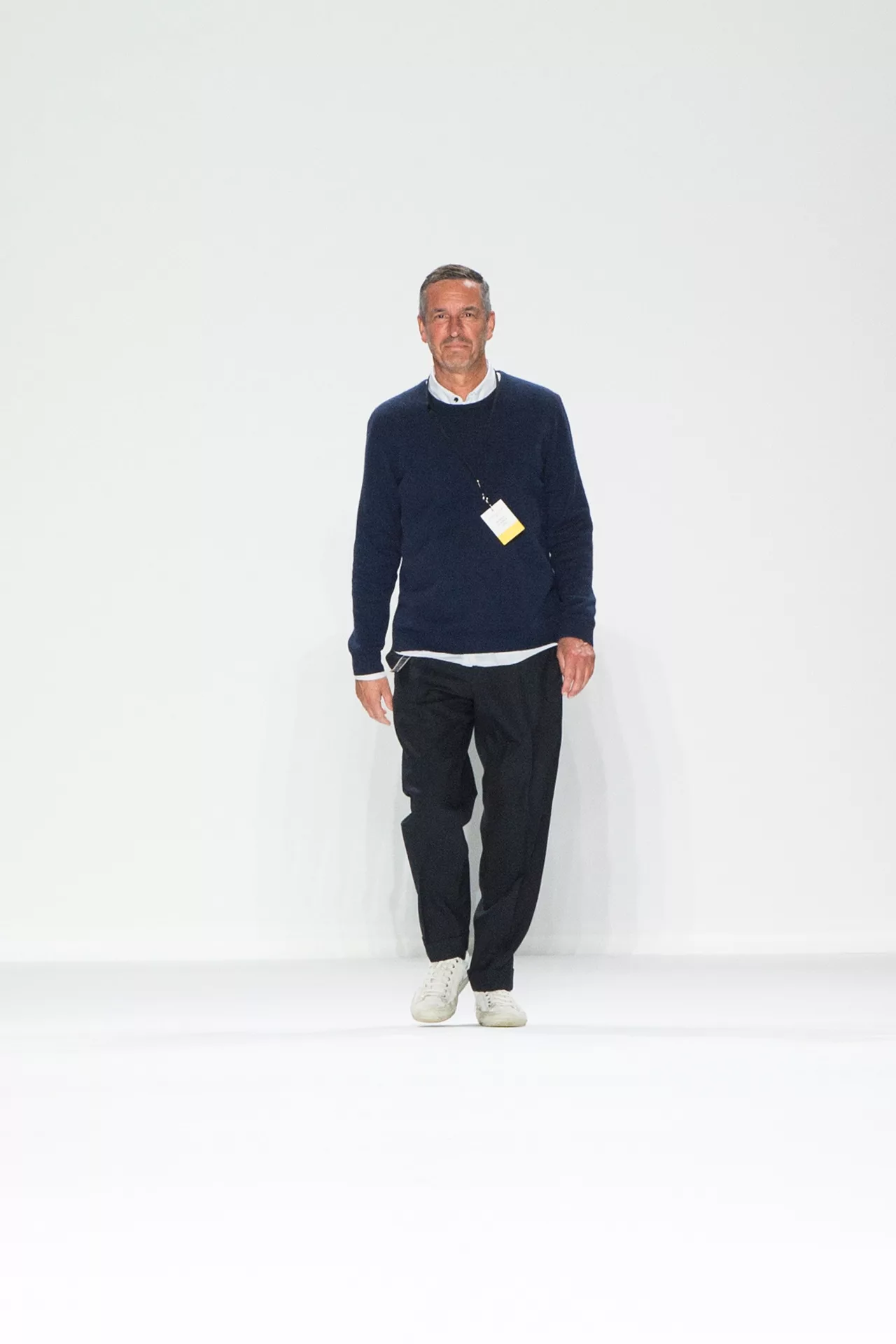 Paris Fashion Week: Muôn màu tích cực trong bst Xuân 2018 của Dries Van Noten