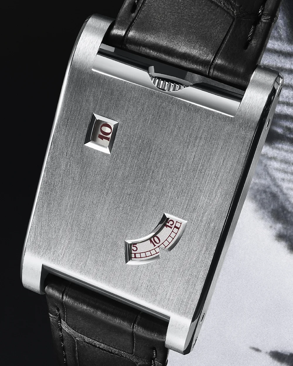 chi tiết đồng hồ Cartier