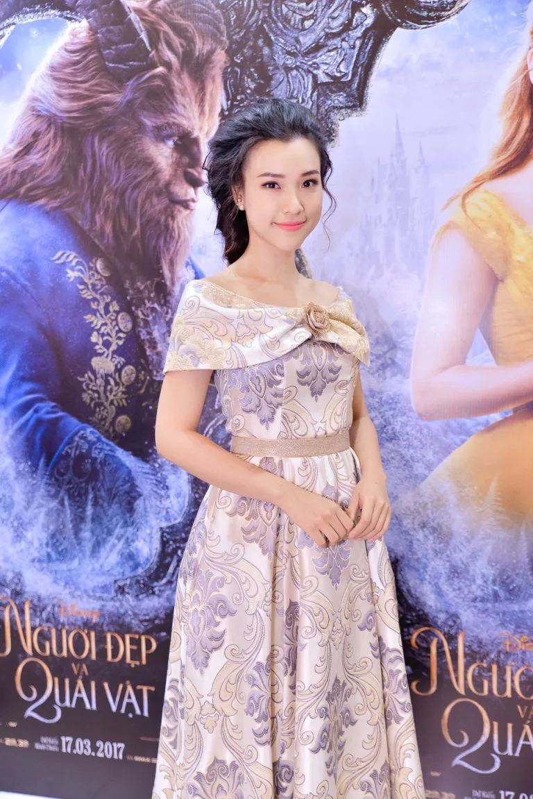 Nguoi Dep va Quai Vat - Mc Hoang Oanh - elle vietnam 2