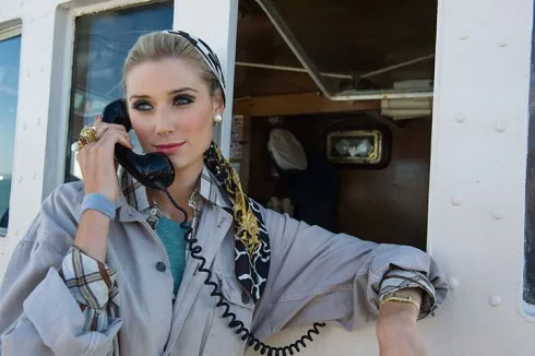 Elizabeth Debicki trong vai Victoria Elizabeth Debicki trong vai Victoria