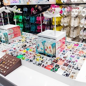 quầy trưng bày tại cửa hàng