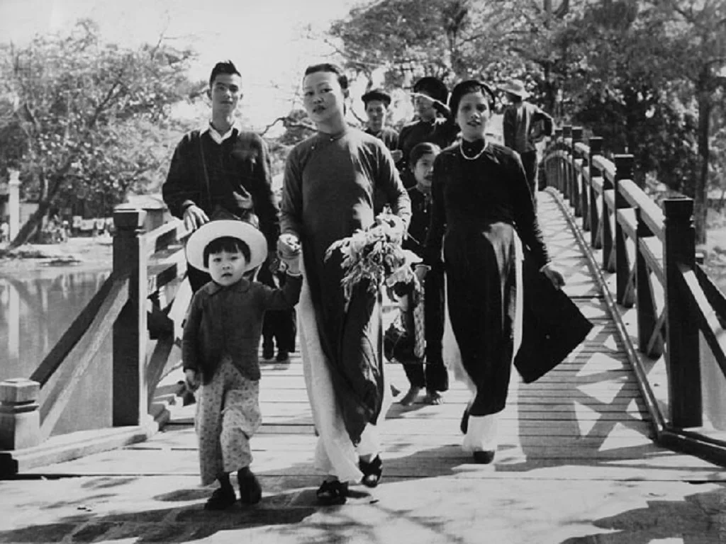phụ nữ Hà Thành đi lễ xưa