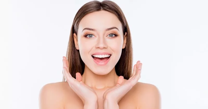 Hazel có thể làm giảm viêm hiệu quả và giúp làm dịu làn da mụn của bạn. hazel cho da mụn