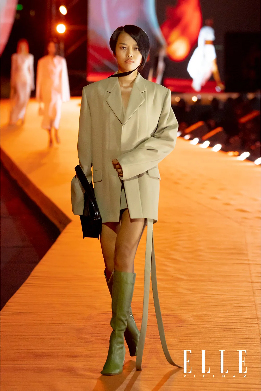 ELLE Fashion Show 2022 BST Figure CHATS by C.Dam look 22