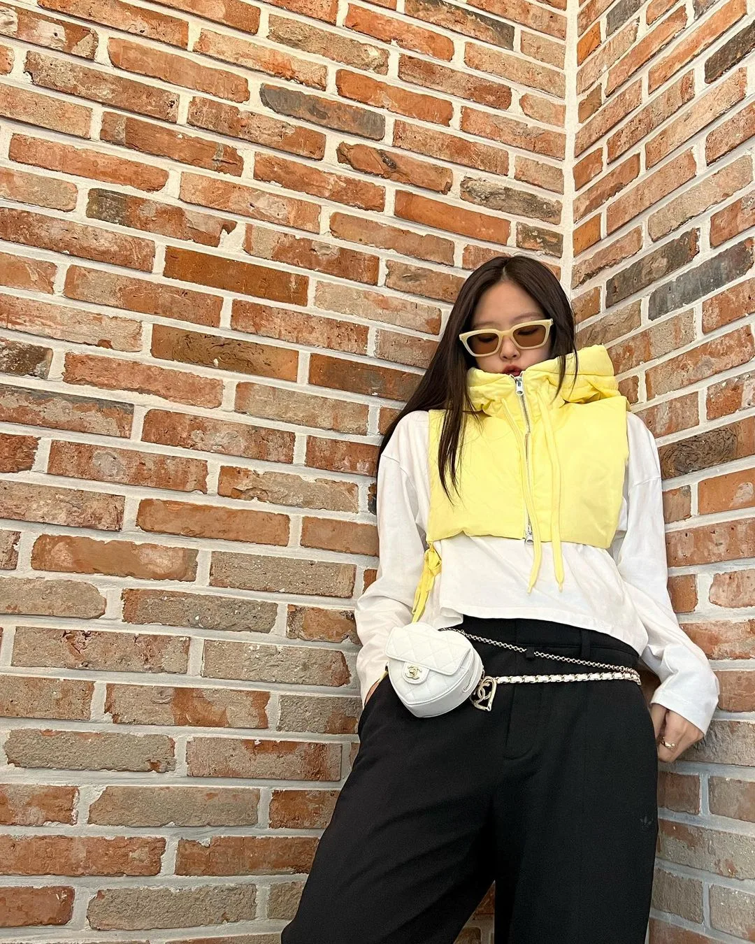 jennie diện belt bag