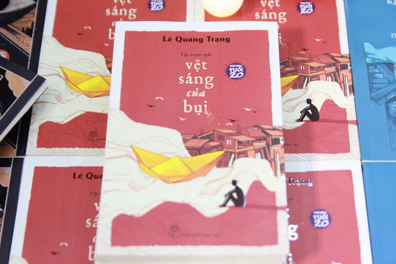 sách vệt sáng của bụi giải thưởng văn học tuổi 20