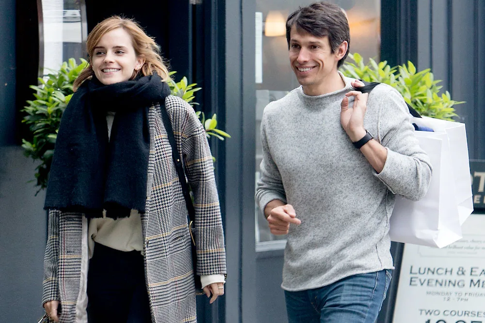 http://www.elle.vn/wp-content/uploads/2017/11/27/elle-viet-nam-Emma-Watson-và-bạn-trai-William-Knight-đã-đường-ai-nấy-đi-sau-hai-năm-mặn-nồng.jpg