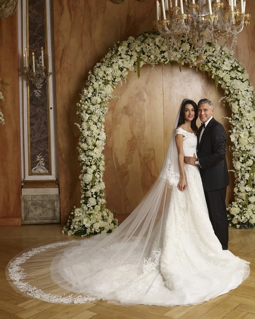 Váy cưới cộng lẫy của vợ ngôi sao George Clooney Váy cưới cộng lẫy của vợ ngôi sao George Clooney