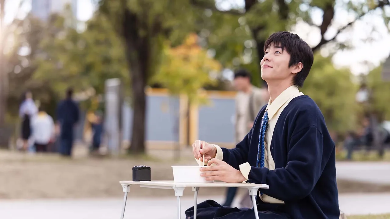 Chae Jong Hyeop hóa thân thành họa sĩ hoạt hình U Chan đầy thân thiện trong phim in your radiant season phim mùa em rực rỡ