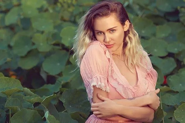 Miley Cyrus trong bài hát mới nhất mang tên Malibu
