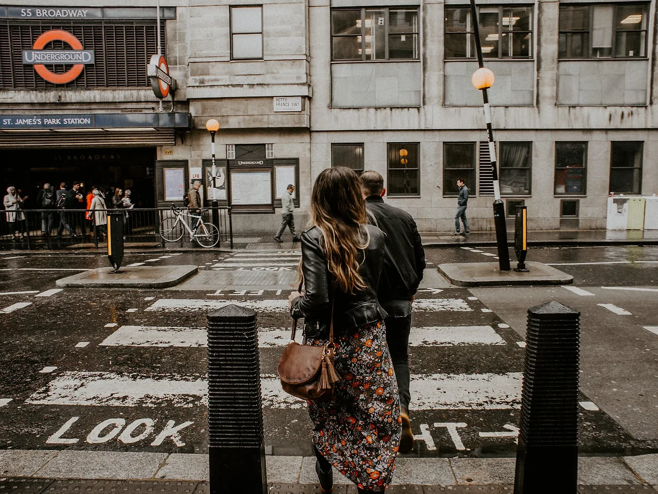 người yêu mưa thích ra ngoài đi dạo sau cơn mưa