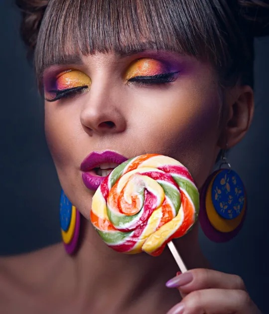 Những ảnh hưởng của TikTok lên giới làm đẹp. tiktok -cô gái ăn kẹo