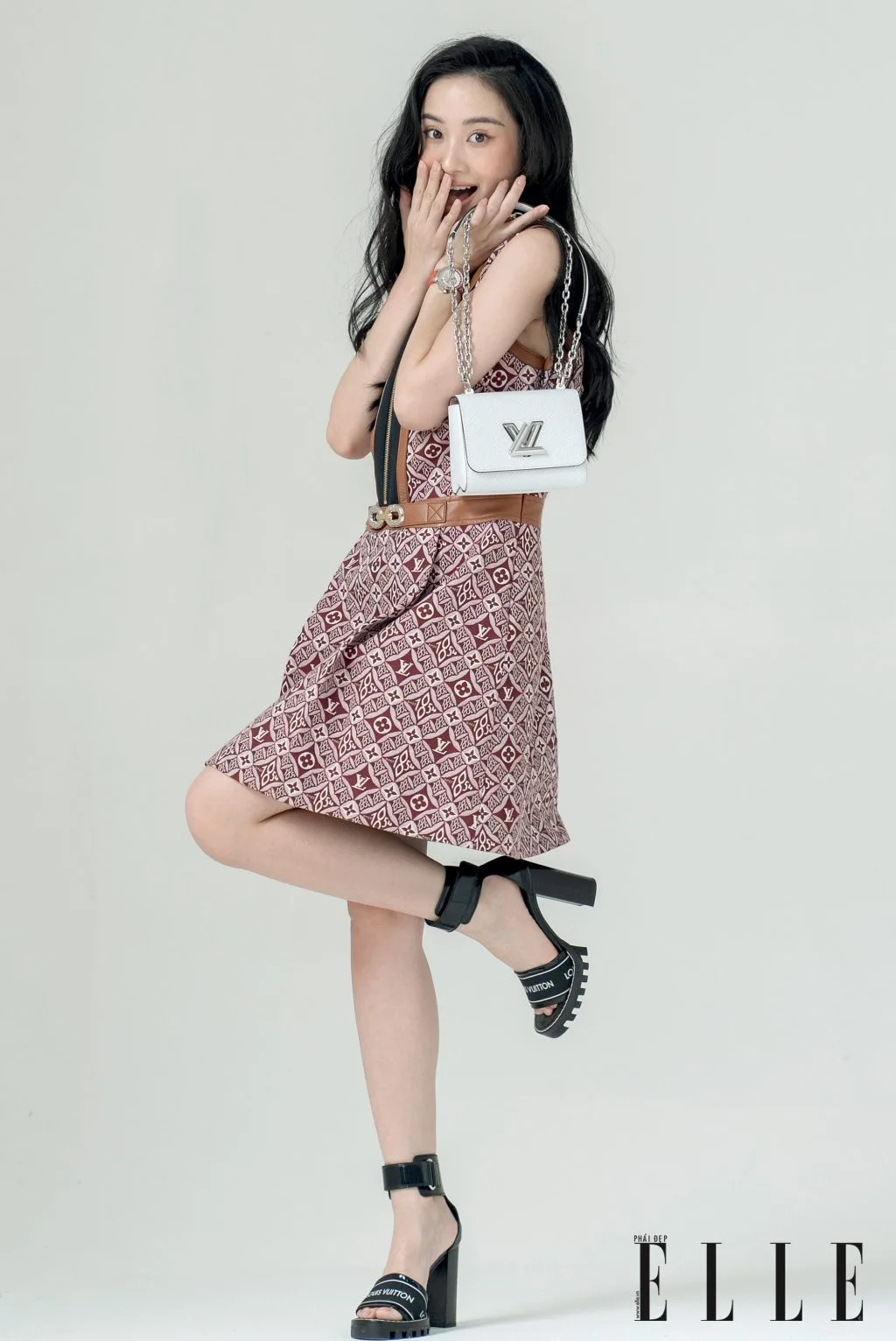 Jun Vũ mang túi xách Louis Vuitton Jun Vũ mang túi xách Louis Vuitton