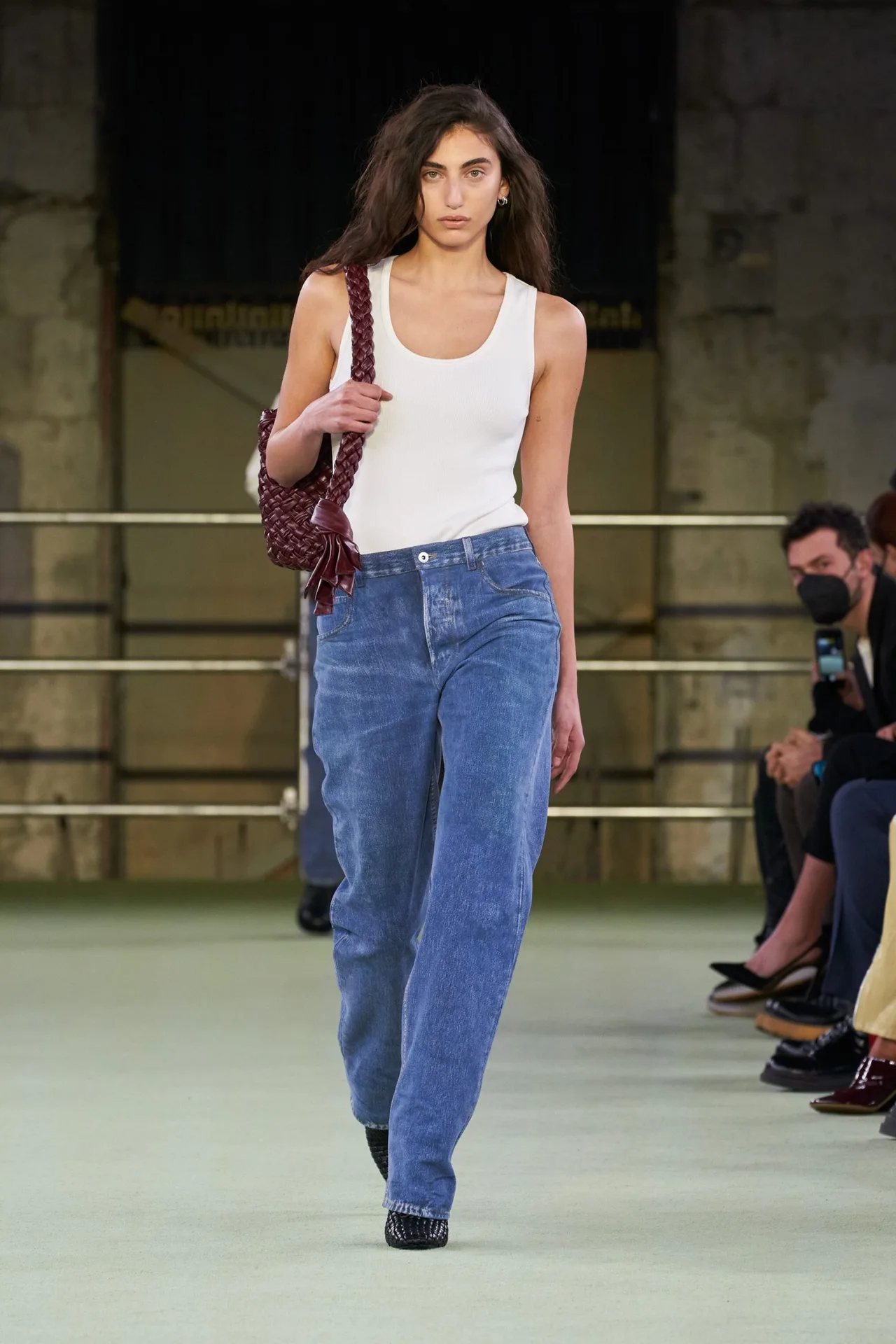 bottega veneta thu đông 2022 look 1