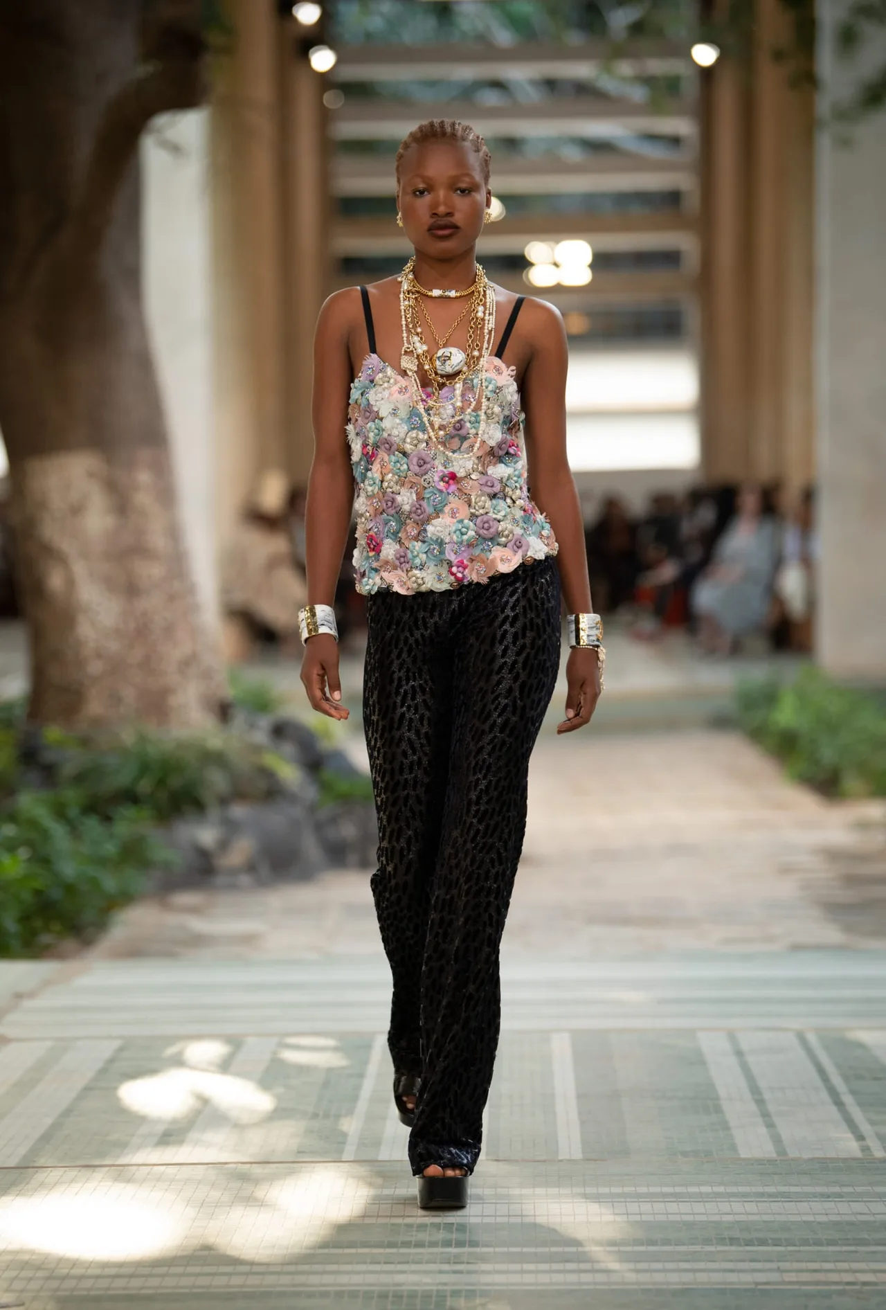 CHANEL Métiers d’art DAKAR 2022 23 look 30