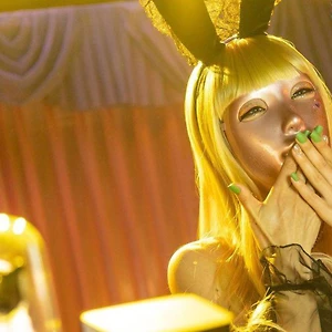 [Review] Mask Girl: Giấu mình nơi đâu trong thế giới nhiều quy chuẩn?