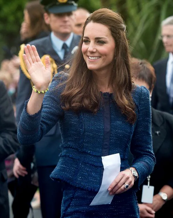 Vải tweed, chất liệu kinh điển trong mùa Thu-Đông: Công nương Kate Middleton