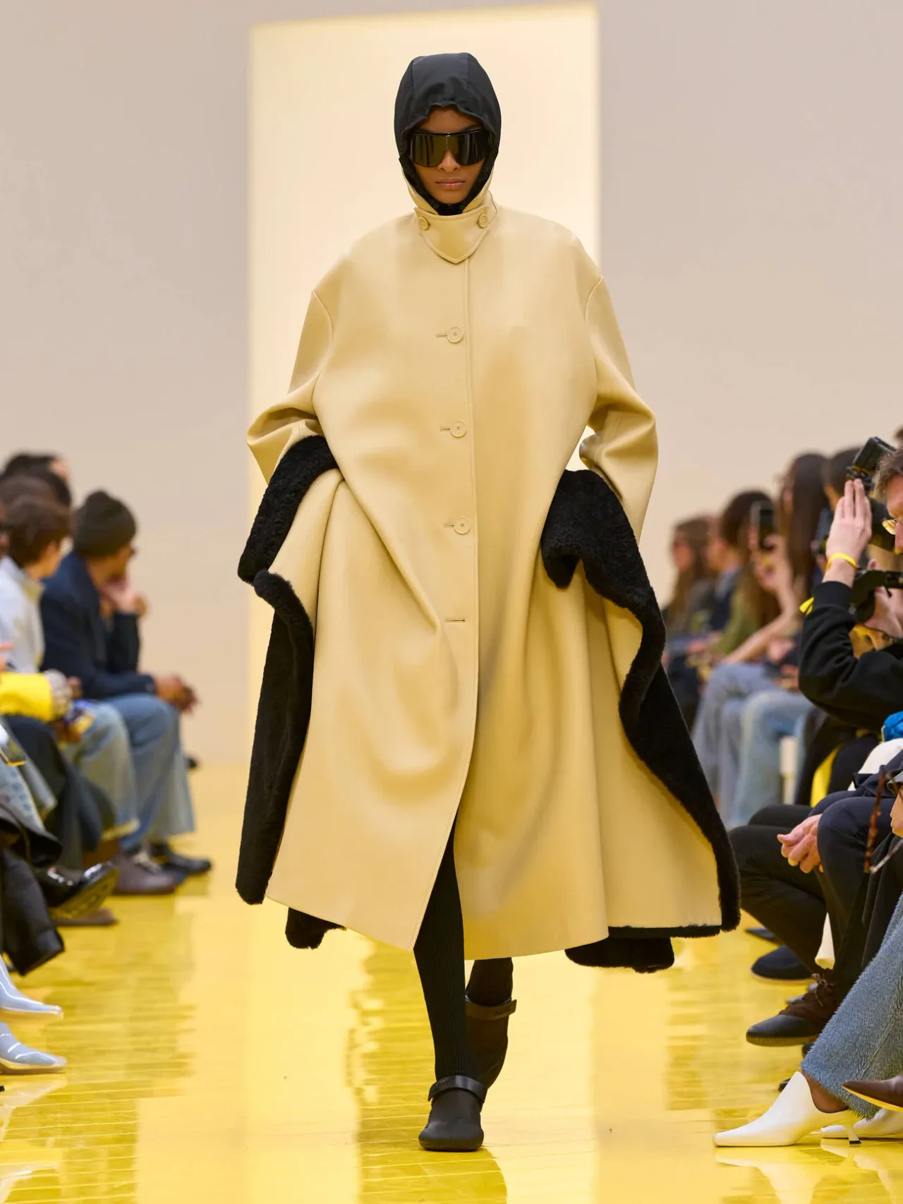BST LOEWE Thu-Đông 2026