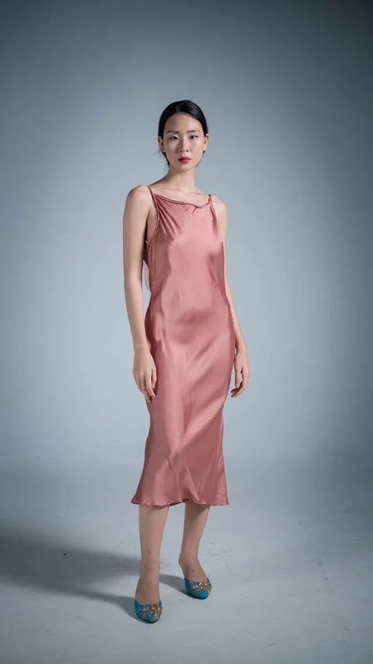 slip dress bằng lụa màu hồng - LAM Boutique