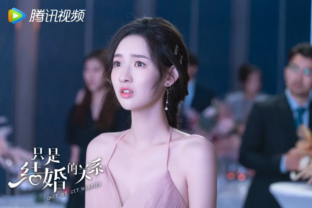 Vẻ đẹp giản dị nhưng không kém phần sang trọng ở nữ chính Chỉ Là Quan Hệ Hôn Nhân.
