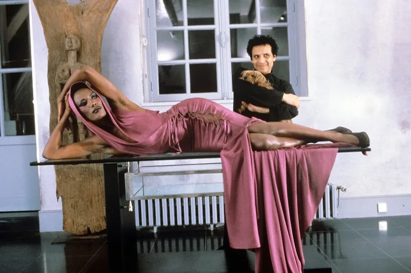 NTK quá cố Azzedine Alaia - "Ông vua đầm bó sát" và 12 dấu mốc lớn trong sự nghiệp NTK quá cố Azzedine Alaia - "Ông vua đầm bó sát" và 12 dấu mốc lớn trong sự nghiệp