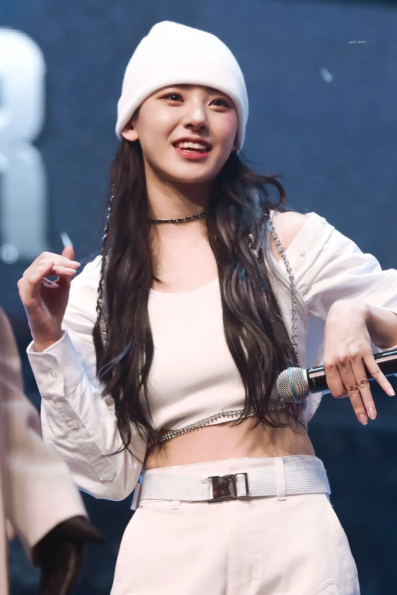mũ beanie màu trắng