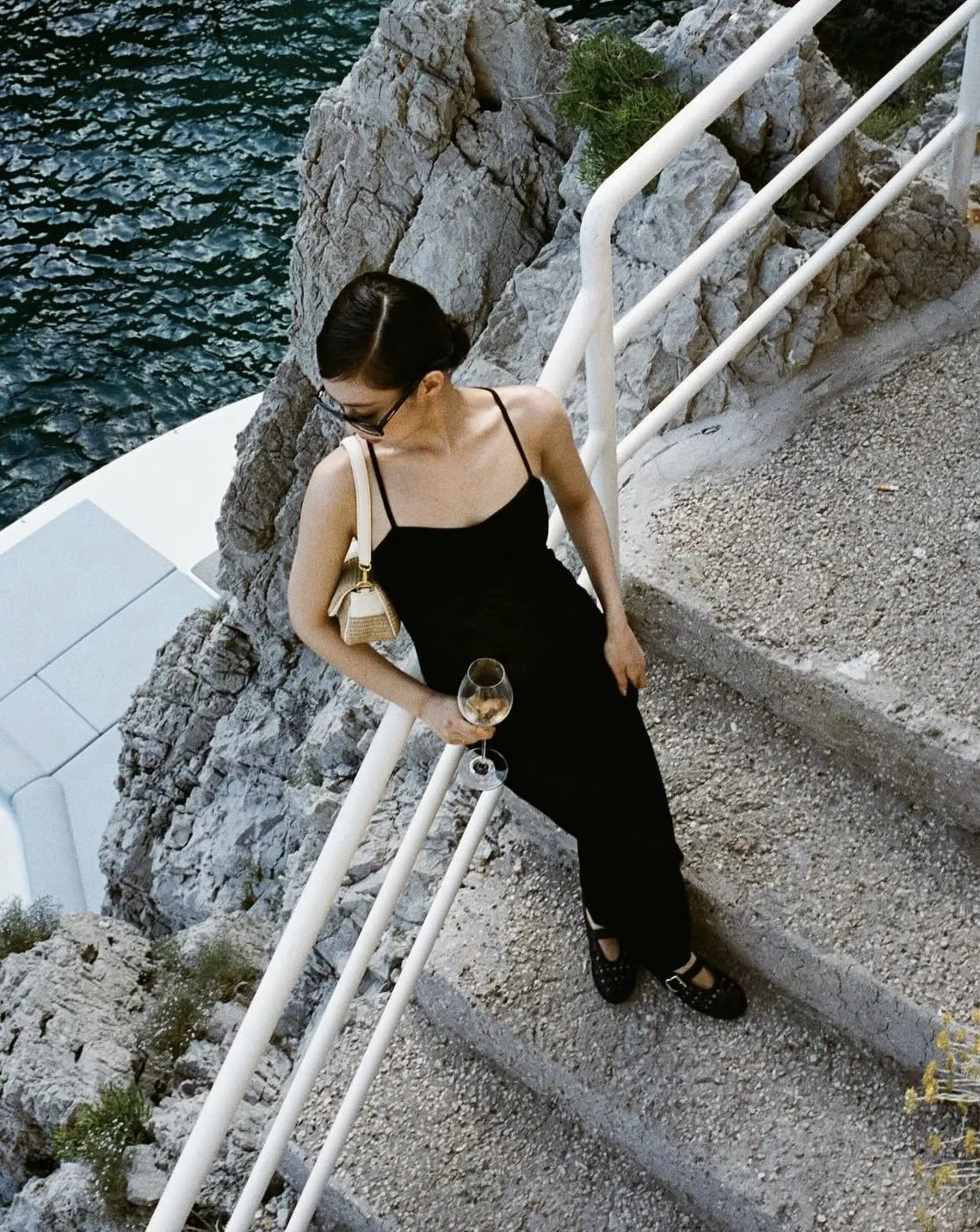 Đầm dài kết hợp cùng giày bệt ballet