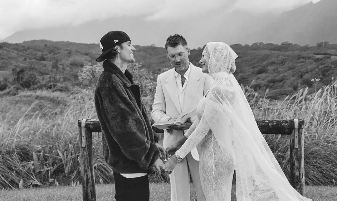 Siêu mẫu Hailey Bieber đã vui mừng thông báo mang thai con đầu lòng với ông xã Justin Bieber