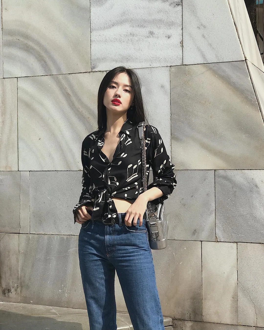 Áo buộc vạt - Xu hướng thời trang làm "say nắng" phái đẹp trong mùa Hè năm nay Áo buộc vạt - Xu hướng thời trang làm "say nắng" phái đẹp trong mùa Hè năm nay