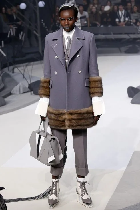 Thom Brown lại mang tới 1 chiếc túi độc đáo nữa bên cạnh chiếc túi Hector