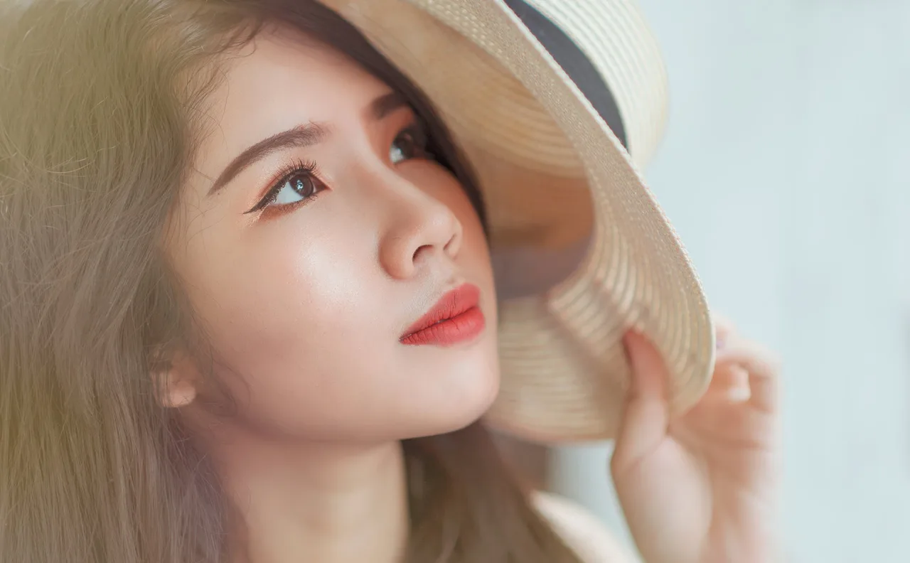 Đôi mắt hút hồn giúp gương mặt cân đối.