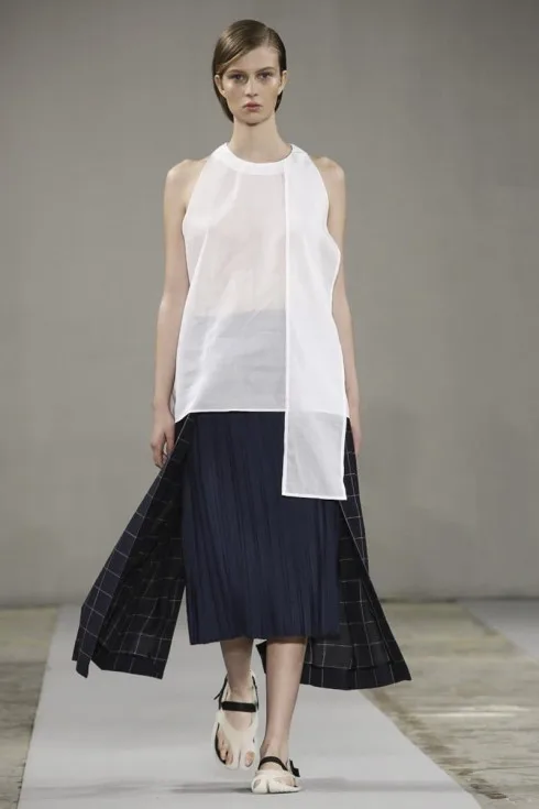 Một mẫu Ready to Wear Spring Summer 2015 Collection tại London của nhà thiết kế Paula Gerbase