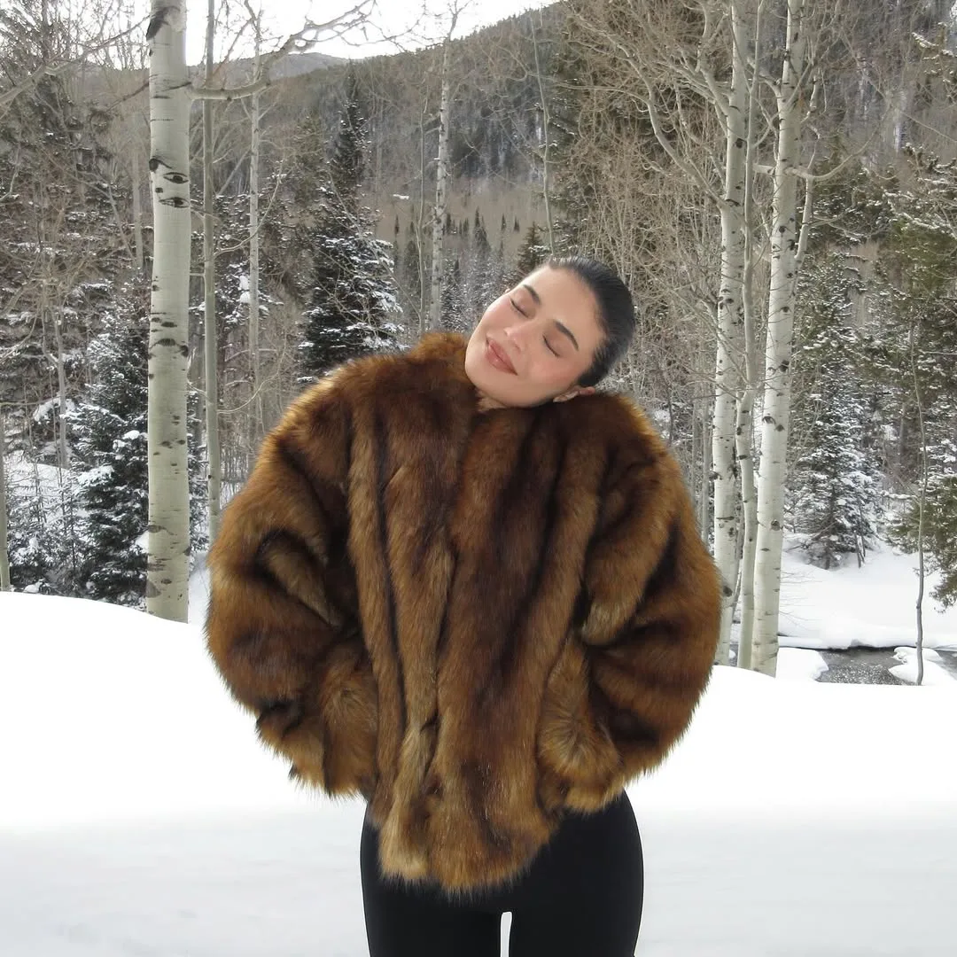 kylie jenner thời trang tuyết