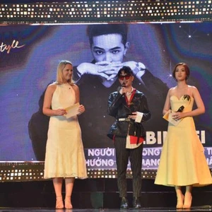 Kelbin Lei – Người có phong cách thời trang ảnh hưởng mạng xã hội nhất tại ELLE Style Awards 2017