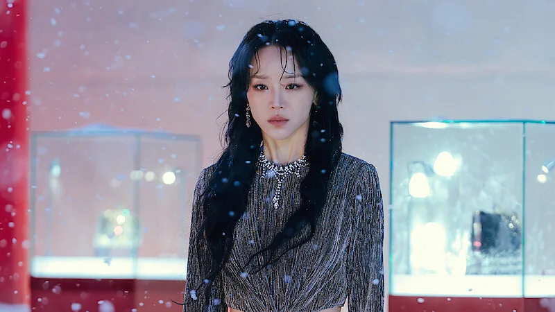 Shin Hae Sun có vai diễn đáng nhớ trong Nghệ thuật lừa dối của Sarah (Ảnh: Netflix).
